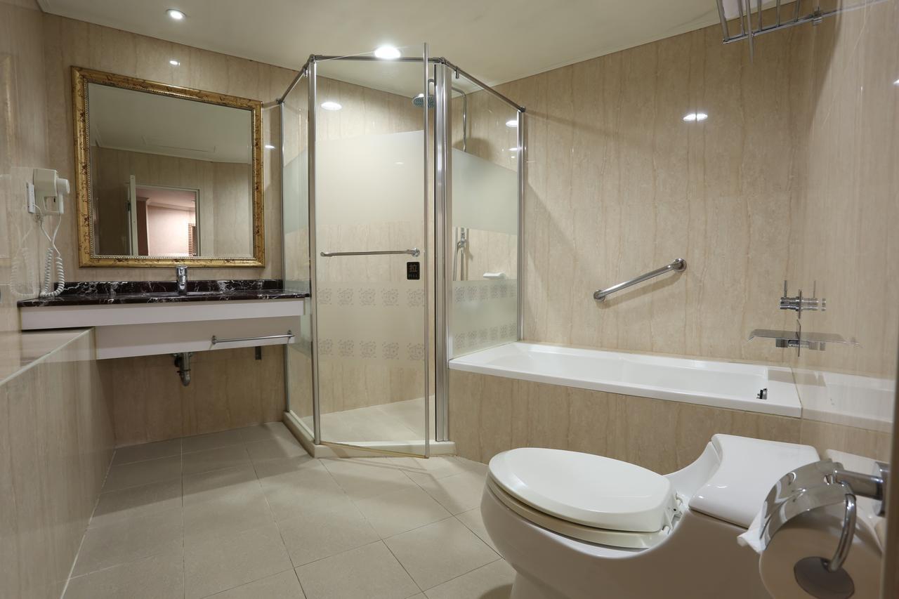 Monalisa Hotel Tainan Zewnętrze zdjęcie